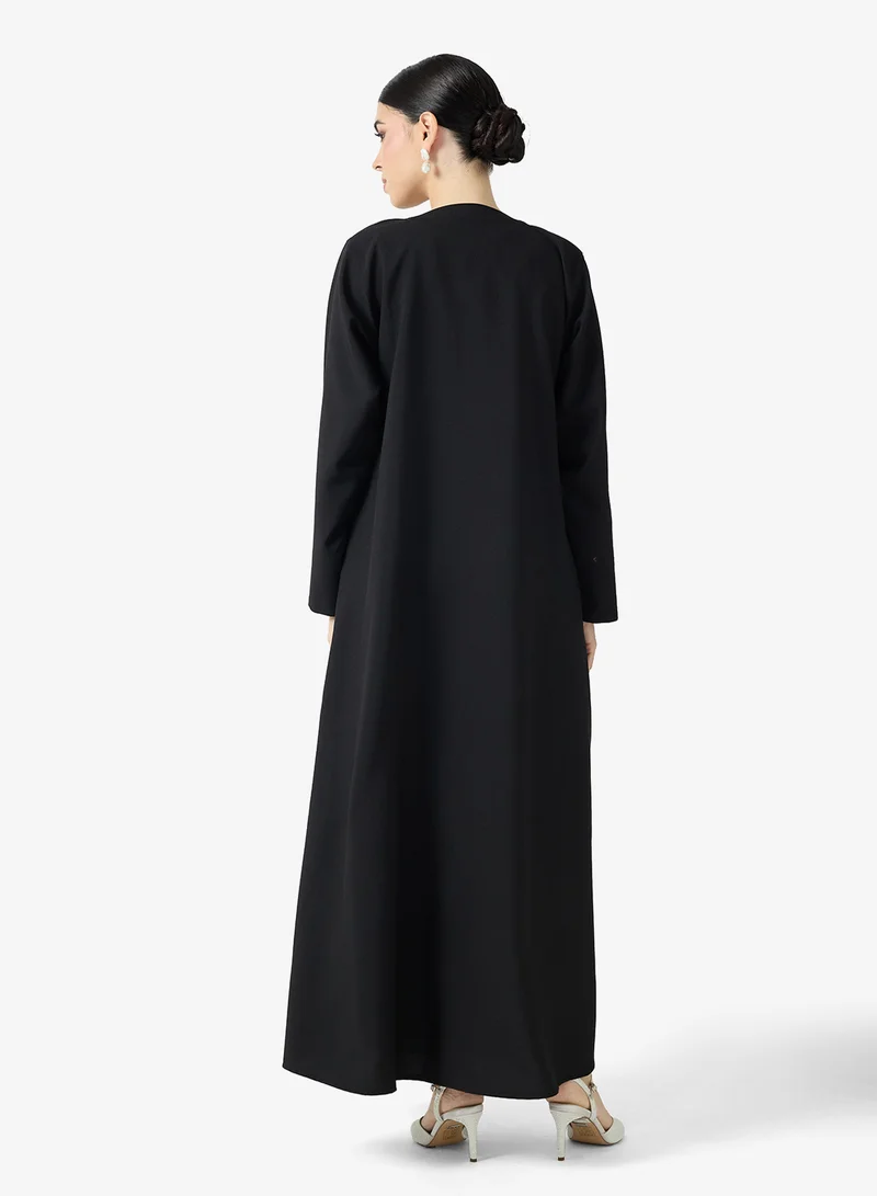 هيا كلوزيت عباية مفتوحة مطرزة بالزهور بياقة على شكل حرف